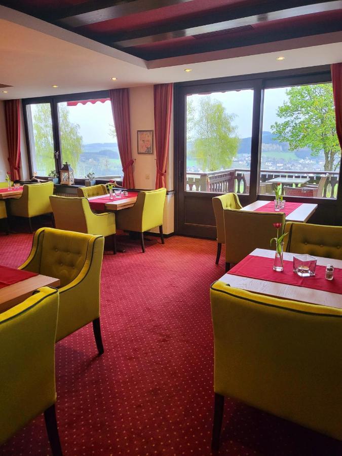 Berghotel Habbel Und Die Welt Kann Warten Cobbenrode Extérieur photo