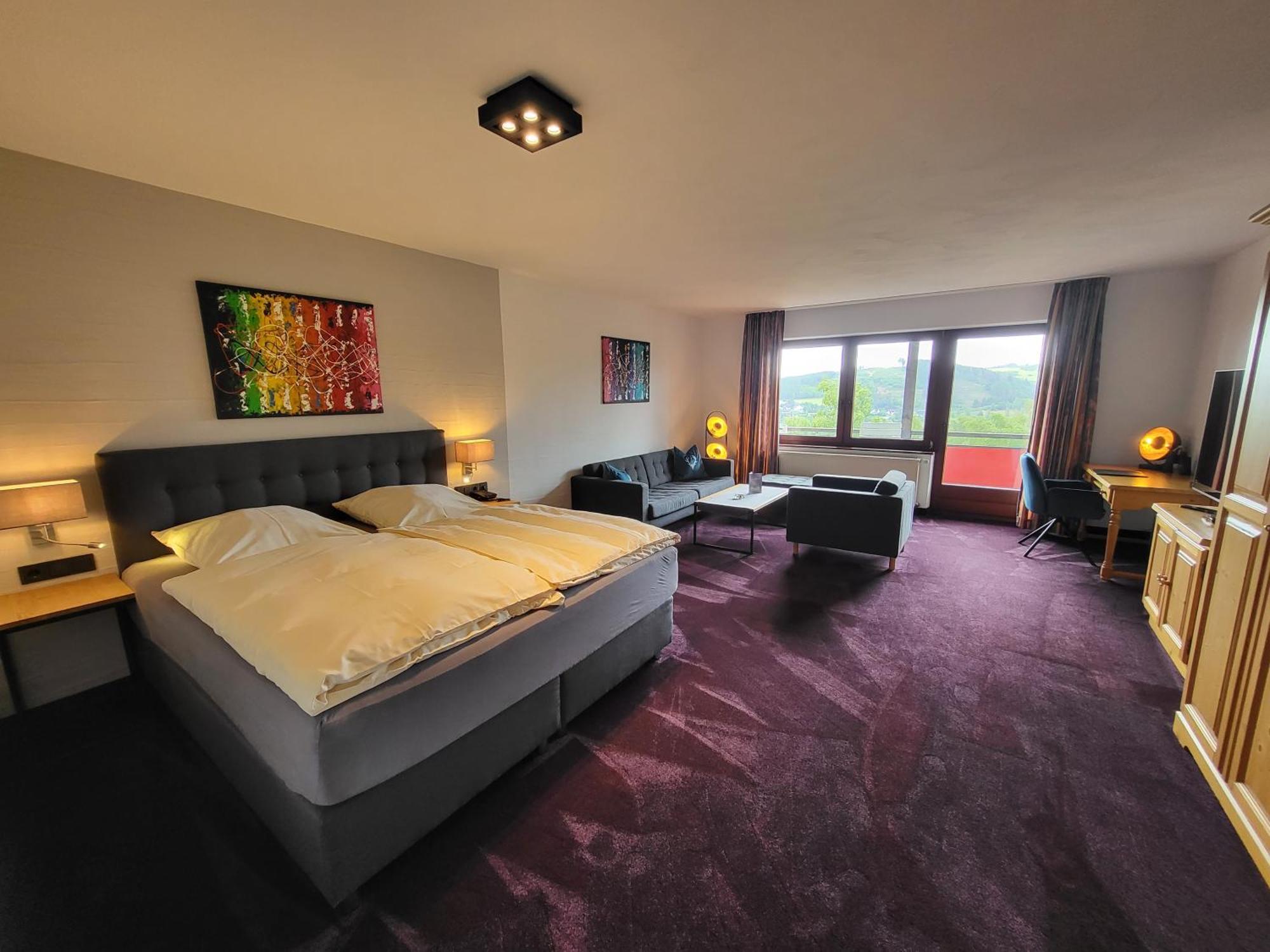Berghotel Habbel Und Die Welt Kann Warten Cobbenrode Extérieur photo