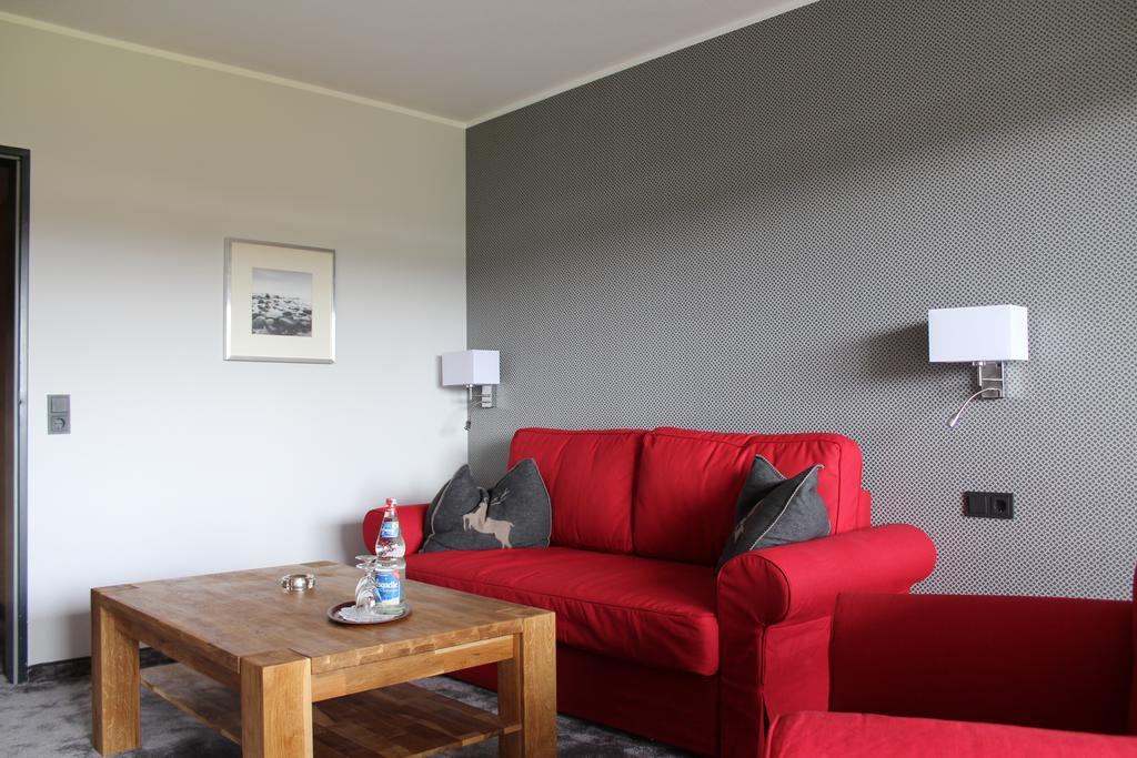 Berghotel Habbel Und Die Welt Kann Warten Cobbenrode Extérieur photo
