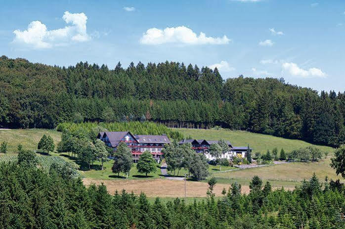 Berghotel Habbel Und Die Welt Kann Warten Cobbenrode Extérieur photo